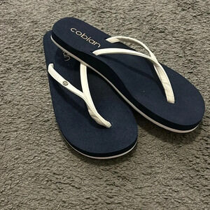 Cobian white and navy Nias bounce flip flop